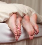 在哪如何爱爱-请问男生和女生哪一方在做爱时得到的快感多一些??-大智网汇