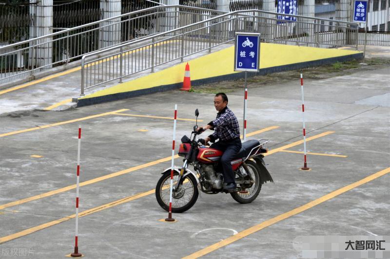 2、如何考摩托车驾照?