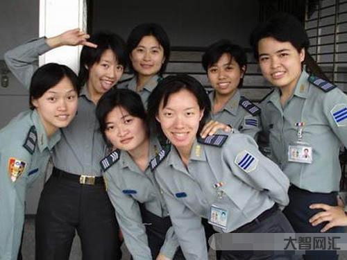 又有不雅照流出!台媒:台陆军女兵私密自拍裸照在网..