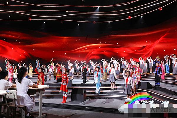 开学第一课2019年国旗真美丽-开学第一课,来一场庄严隆重的升旗仪式-大智网汇