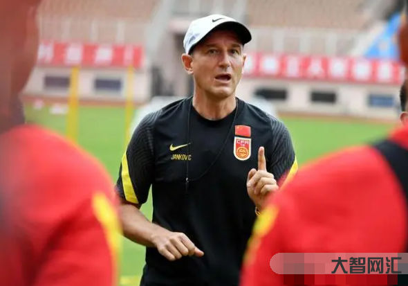 国足主教练:全力冲击2026年世界杯-便宜又听话,扬科维奇正式成为国足-大智网汇