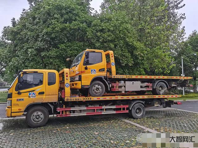 高速公路救援拖车-汽车在高速公路上抛锚,可以自己找车拖拽吗?拖车的费用-大智网汇