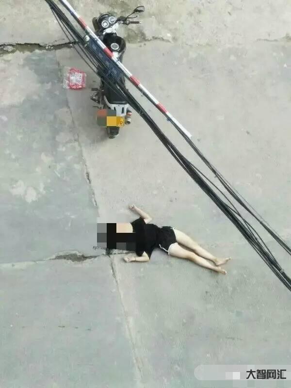 坠楼死亡面部-楼栋大门被焊死,55岁的母亲带着口罩从楼上跳下 坠楼死亡面部-楼栋大门被焊死,55岁的母亲带着口罩从楼上跳下