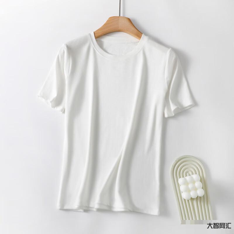 外穿短袖白色-这个夏天，白色无袖“T恤”势头强劲!不仅舒服简约还很百搭