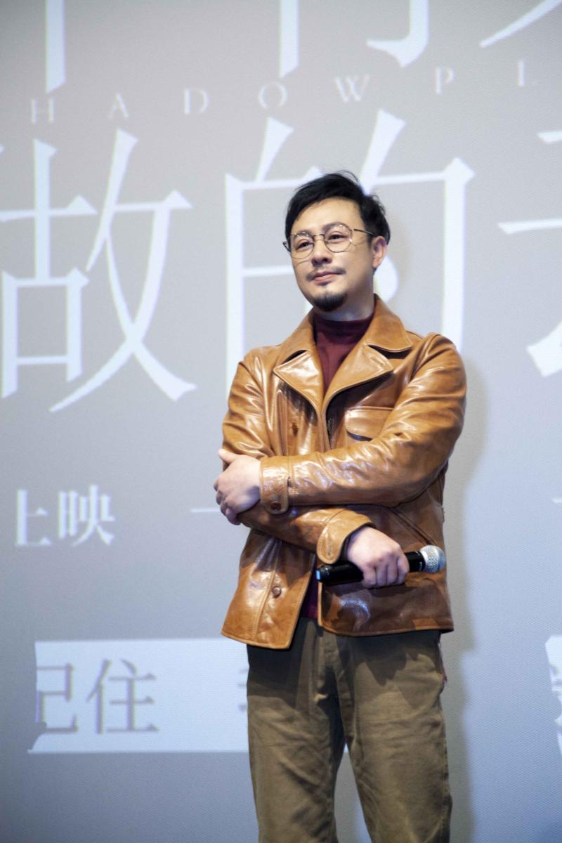 张颂文很忙-《狂飙》张颂文近况曝光:穿平价衣,与粉丝合影,为人低调接地-大智网汇