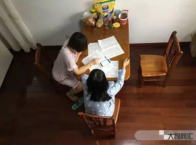 女儿半夜联系爸爸-“我没有妈妈!”5岁女孩深夜找爸爸,迷路后街边大哭, 女儿半夜联系爸爸-“我没有妈妈!”5岁女孩深夜找爸爸,迷路后街边大哭,