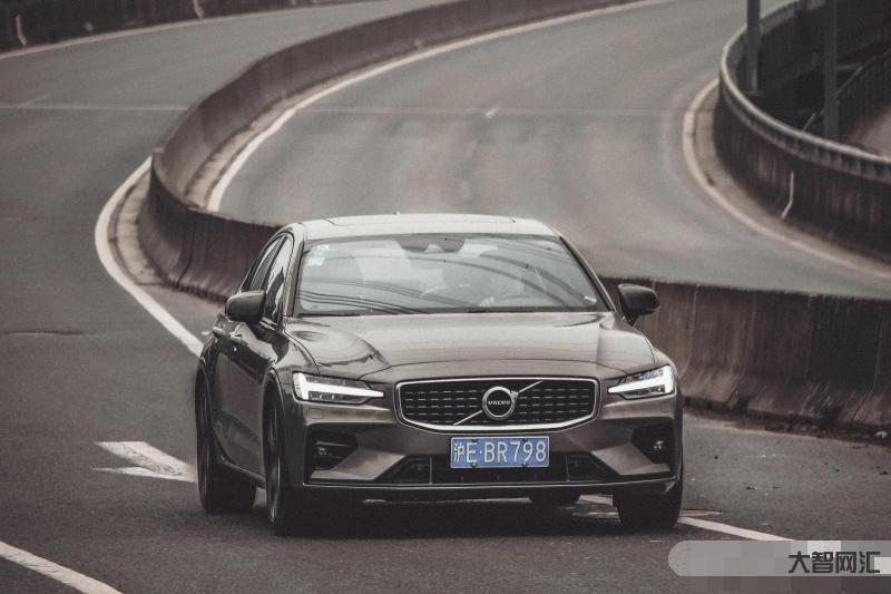 沃尔沃汽车怎么样-沃尔沃XC90 T8:709牛·米,百公里不到3个油-大智网汇