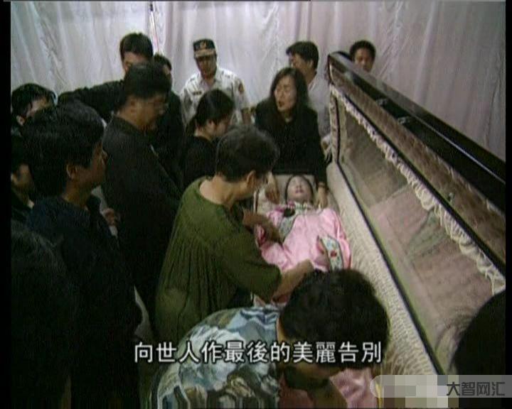 邓丽君是怎么死的-邓丽君死亡之谜揭秘:死后左脸上出现巴掌印,凶手指向法-大智网汇