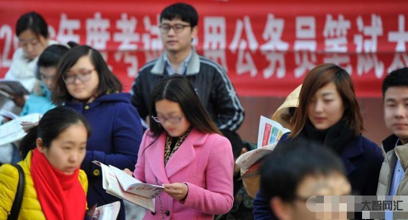 为什么现在考公务员好考-公务员考试为何竞争如此激烈?收入不高还那么多人