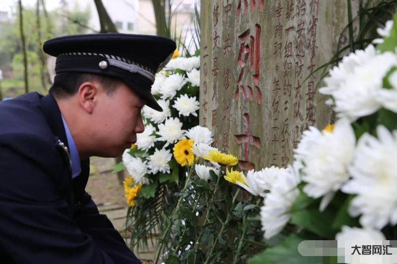 公安局清明向烈士致敬-【致敬公安英雄】清明时节祭英烈 新征程上立新功 公安局清明向烈士致敬-【致敬公安英雄】清明时节祭英烈 新征程上立新功