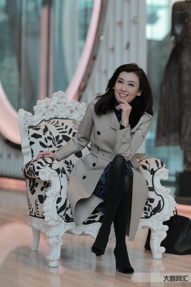 海峡两岸主持人李红-辍学、逃婚、中专学历进电视台,如今成央视一姐,她凭 海峡两岸主持人李红-辍学、逃婚、中专学历进电视台,如今成央视一姐,她凭