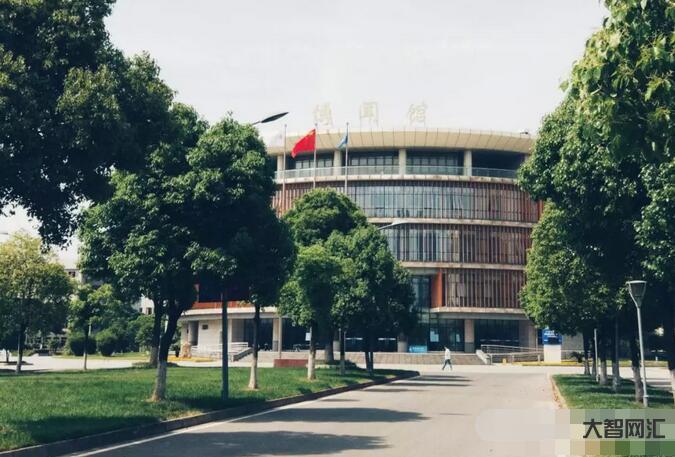 江苏科技大学图书馆-占地5.5万㎡,馆内自带花园和“电影院”!江苏这所-大智网汇