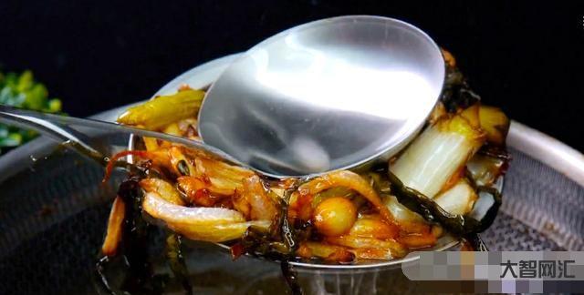 为什么四川的菜那么油-川菜的灵魂“菜籽油”,烹饪时有啥作用?很多人不知 为什么四川的菜那么油-川菜的灵魂“菜籽油”,烹饪时有啥作用?很多人不知