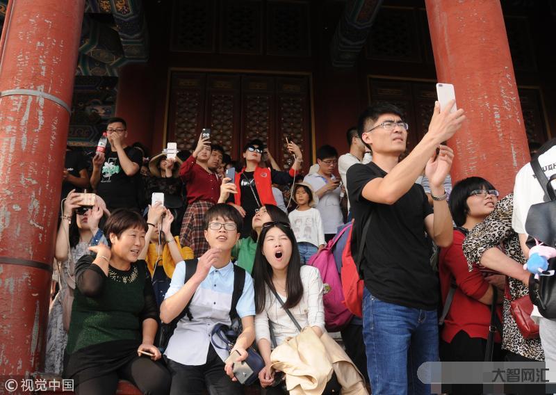 最火”五一,挤爆的不只是淄博-24小时突击淄博,一座北方小城的蹿红之路 最火”五一,挤爆的不只是淄博-24小时突击淄博,一座北方小城的蹿红之路