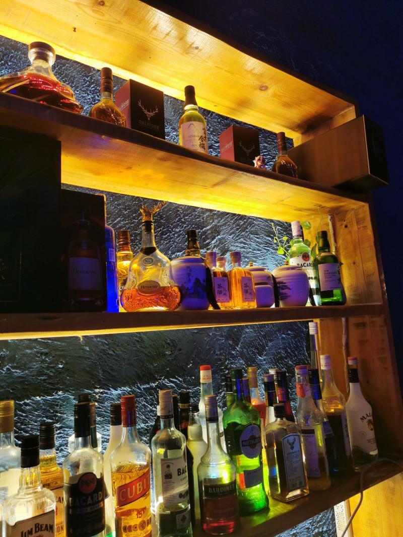 酒馆业绩不好怎么办-“小酒馆第一股”海伦司净亏损超13亿元 去年旗下2