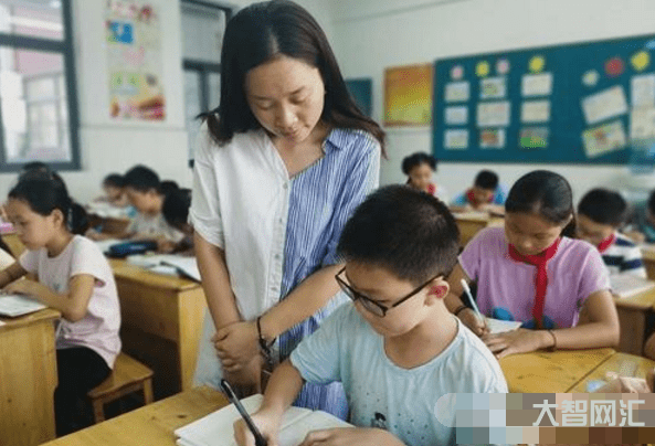 学校老师怼家长-家长莫名就被踢出群,老师回怼:问自己!原来是因为这个-大智网汇