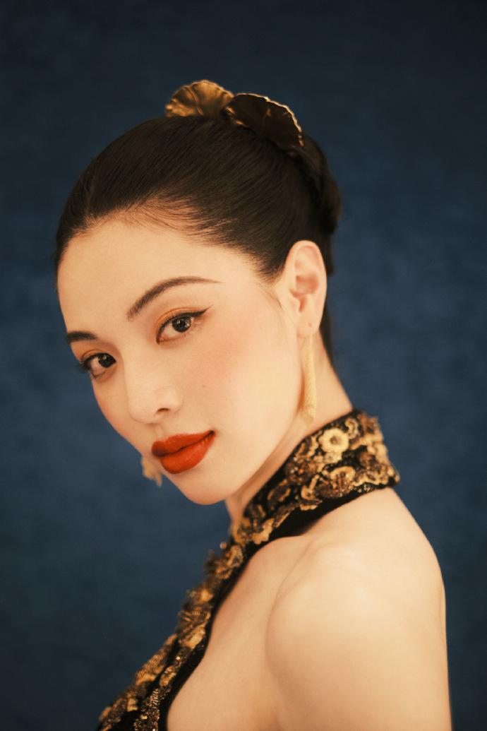钟楚曦戛纳红毯东方美人-钟楚曦旗袍现身戛纳,龚俊搂腰同行似豪门姐弟,网-大智网汇