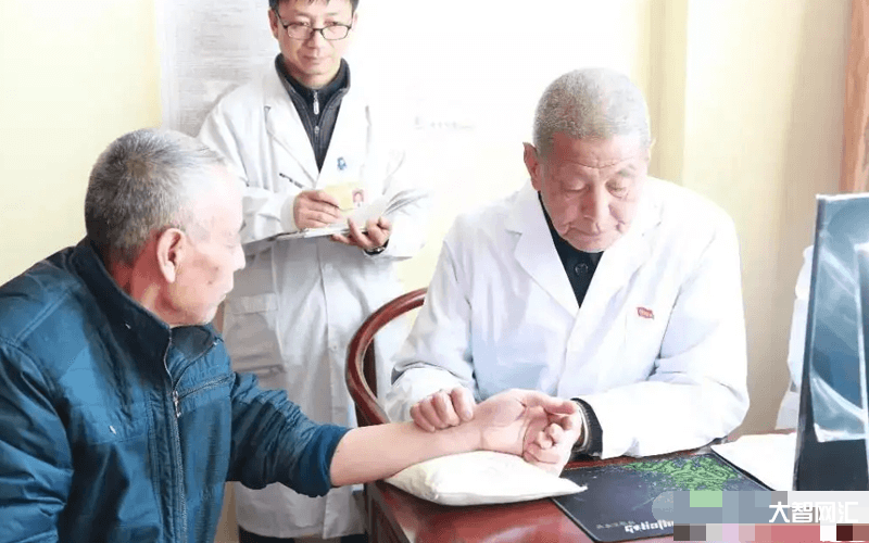 为什么挂号尽量别挂主任医师-为何找老医生挂号的病人很多,医院反而将排班-大智网汇