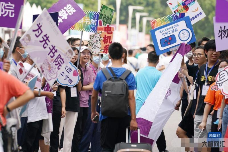 新华社这名新生刚报到就要返乡:“我要先去救爸爸!”-爸爸求救, 温情回-大智网汇