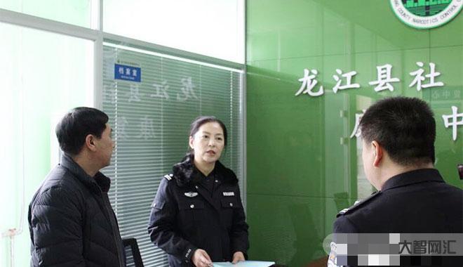 他箍住毒贩,滚下10米高坡!-男子勇擒毒贩,不惧生死 他箍住毒贩,滚下10米高坡!-男子勇擒毒贩,不惧生死