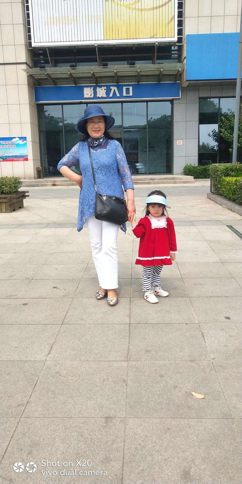 广东一外婆和孙女长得太像了-外婆与孙女的美丽传承 广东一外婆和孙女长得太像了-外婆与孙女的美丽传承