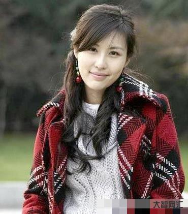 王石透露自己有一个三岁的女儿-王石一家三口游日本,田朴珺吃雪糕偎依老公怀里撒娇,爱女未出镜-大智网汇