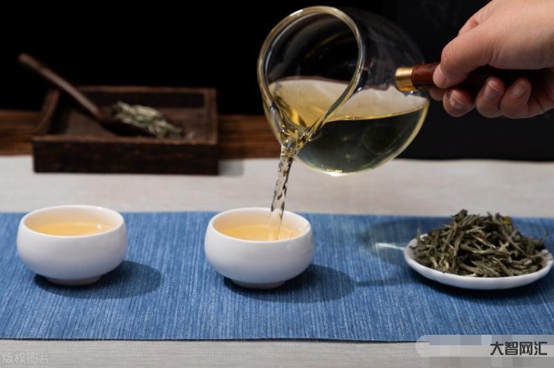 药物与茶水:吃药时能否搭配茶水饮用?-药物与茶水的相互作用及其影响-大智网汇